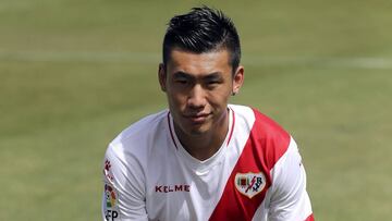 Zhang Chengdong, durante su presentaci&oacute;n oficial como jugador del Rayo Vallecano.