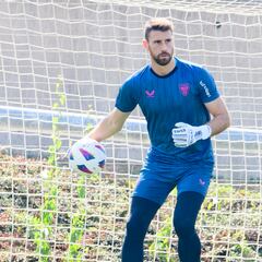 Unai Simón sigue entre algodones