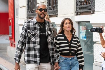 Nació el amor en 'Supervivientes', pero se terminó en el mes de marzo. El esgrimista fue el que tomó la decisión definitiva y alegó la existencia de un importante desgaste a causa de la distancia. "Yo tuve momentos de dejadez y pasotismo que ella me achacó. Esos fueron los momentos que nos hicieron separarlos", expresó el deportista en 'Viernes Deluxe'.