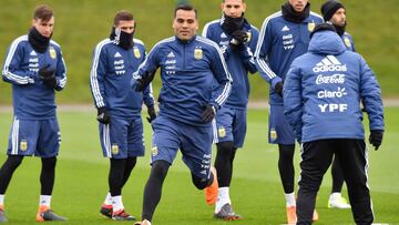 Argentina's defender Gabriel Mercado (C) takes part in a team training session at the City Academy training complex in Manchester, north west England on March 20, 2018 ahead of their March 23 international friendly football match against Italy at the Ethiad Stadium. / AFP PHOTO / Anthony Devlin