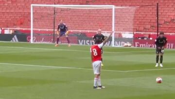 Un 'Banana shot' que recuerda a los de Beckham: la asistencia de Ceballos que ha revolucionado a los fans gunners