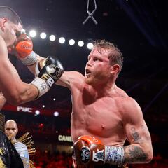 Canelo brilla en una guerra con Berlanga