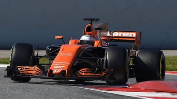 McLaren's Spanish driver Fernando Alonso drives at the Circuit de Catalunya on March 10, 2017 in Montmelo on the outskirts of Barcelona on the fourth day of the second week of tests ahead of the Formula One Grand Prix season. / AFP PHOTO / LLUIS GENE