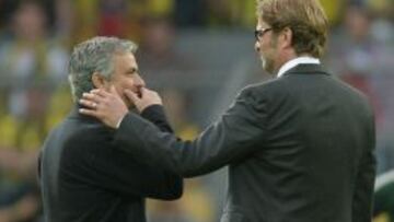 Mourinho y Klopp, conversaron antes del partido. El portugu&eacute;s le habl&oacute; de su futuro a su hom&oacute;logo alem&aacute;n.