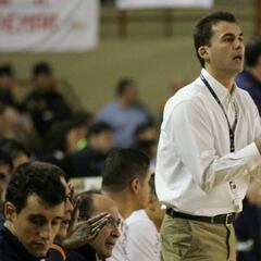 Macedonia quiere a Raúl González de seleccionador