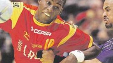 <b>FIS SUPERA A DINAR. </b>Los españoles arrancaron con fuerza, parcial de 9-3 a los diez minutos, y dominaron todo el choque.