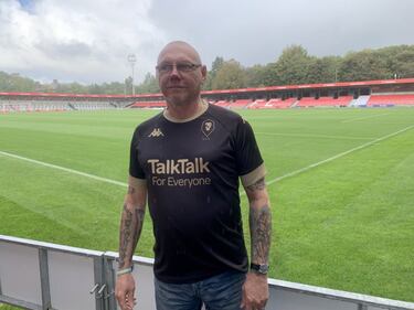 Uno de los seguidores del Salford que explicó a AS la gestión de Lim.