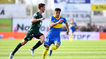 JUNIN, ARGENTINA - OCTOBER 12: Luca Langoni of Boca Juniors drives the ball during a match between Sarmiento and Boca Juniors as part of Liga Profesional 2022 at Eva Peron Stadium on October 12, 2022 in Junin, Argentina. (Photo by Rodrigo Valle/Getty Images)