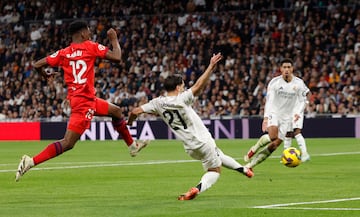 El futbolista del Real Madrid, Brahim Díaz, marca el 4-1 al Sevilla. 