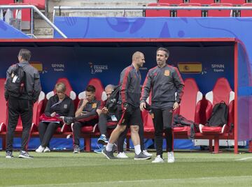 Las jugadoras tomaron contacto con el terreno de juego del Estadio du Hainaut, donde jugarán mañana contra Alemania su segundo partido de la fase de grupos del Mundial de Francia 2019.