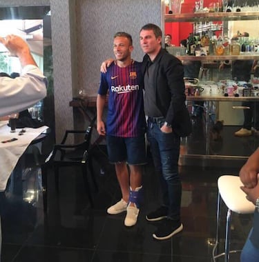 Grêmio to report Barça to FIFA for the photo of Arthur posing in a Barcelona shirt
