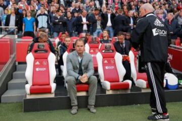 Frank de Boer en el banquillo del Ajax.