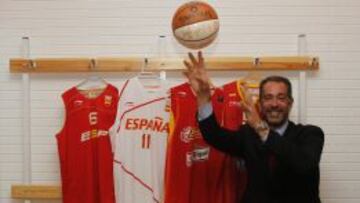 Orenga, presentado como nuevo seleccionador.