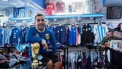 Tiene 750 mil seguidores en Instagram y su tienda es un templo futbolero de Argentina: ¡3.500 camisetas!