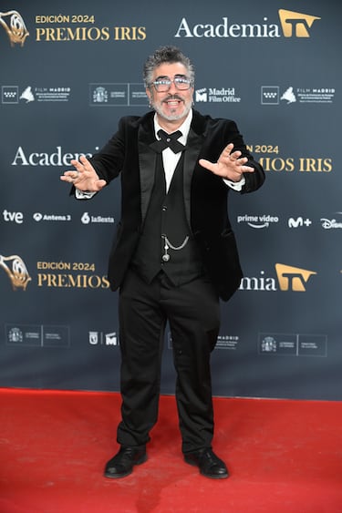 Agustín Jiménez posa en la alfombra roja de los Premios Iris 2024, los galardones organizados por la Academia de la Televisión.