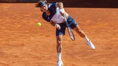 MURCIA (ESPAÑA), 04/04/2023.-El tenista Feliciano López durante un momento del partido que esta jugando este martes ante el italiano Matteo Arnaldi, en la segunda jornada del torneo internacional ATP Challenger Costa Cálida Región de Murcia, en la pista central del Real Murcia Club de Tenis 1919. EFE/Marcial Guillén
