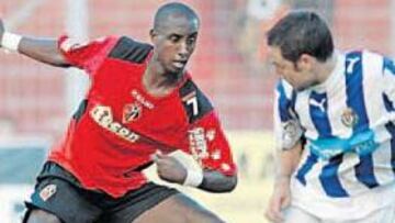 <b>SE QUEDA. </b>Henok Goitom seguirá en Murcia aunque cambiará el rojillo por el grana.