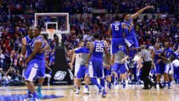 Los Kentucky Wildcats celebran el pase a la Elite Eight.