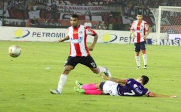 El partido terminó 1-1 con goles de Aguirre y Cabezas en el primer tiempo.