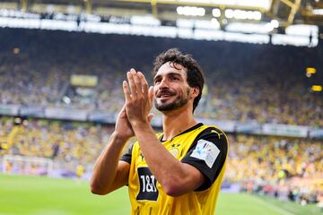 Mats Hummels ha creado su legado futbolístico en Alemania. Tras una destacada última temporada en el Borussia Dortmund, con quien disputó la final de la Champions contra el Real Madrid, el defensor de 35 años puso fin a su etapa en el fútbol alemán después de no renovar con el club y no ser convocado para la Euro 2024 por Nagelsmann. Entre sus logros se encuentran una Copa del Mundo y seis Bundesligas. Ahora, Hummels busca ampliar su trayectoria en la Roma.