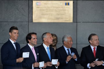 Cristiano, muy feliz en el aeropuerto de Madeira