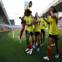 Colombia empata con 10 y avanza a cuartos del Mundial