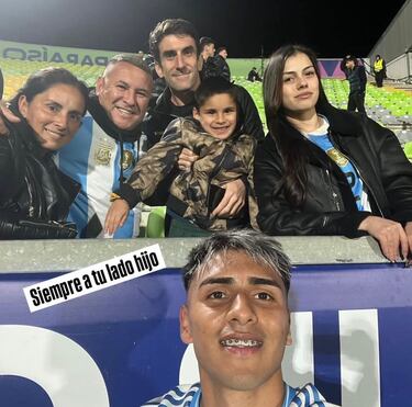 Brilló con Argentina en el Mundial y su historia conmueve a Chile: “Estoy muy orgullosa de mi hijo; nos trataron muy bien”
