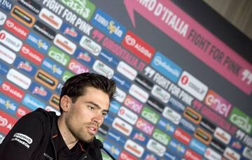 Tom Dumoulin, durante la conferencia de prensa previa al Giro.