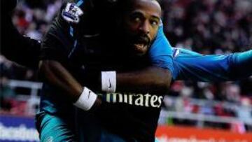 Henry da la victoria al Arsenal frente al Sunderland