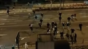 Un momento de la batalla campal en el Paseo Colón.