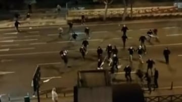 Un momento de la batalla campal en el Paseo Col&oacute;n.