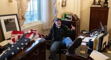 Parler no se rinde, vuelve a estar disponible su página web