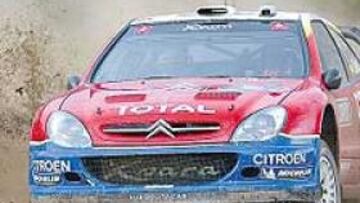 <b>DE NUEVO AL VOLANTE. </b>Carlos Sainz ha vuelto a sentarse en el Xsara, aunque sólo sea para probarlo.