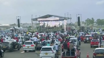 El primer concierto postcovid: 600 carros en un parqueadero