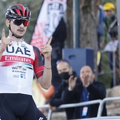 Covi gana con autoridad en el final explosivo ante Superman