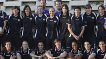 <b>ILUSIONADAS. </b>La plantilla del Rayo femenino posa en la Ciudad Deportiva de Vallecas antes de un entrenamiento.