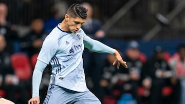 El delantero mexicano, quien juega para Sporting Kansas City de la MLS, colg&oacute; en redes unas palabras especiales para su pap&aacute;.