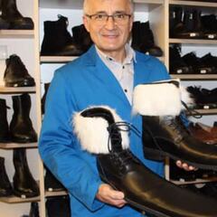 Inventan unos zapatos de la talla 75 para garantizar la distancia interpersonal