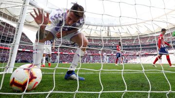 Soccer Football - La Liga Santander - Atletico Madrid v Real Valladolid - Wanda Metropolitano, Madrid, Spain - April 27, 2019  Real Valladolid&#039;s Fernando Calero reacts after Real Valladolid&#039;s Joaquin scored an own goal and Atletico Madrid&#039;s