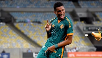 Marcos Paulo celebra un gol con Fluminense.