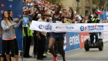 Atleta keniata impone nueva marca en Maratón de Santiago