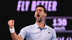 Novak Djokovic celebra un punto contra Dino Prizmic en el Open de Australia.