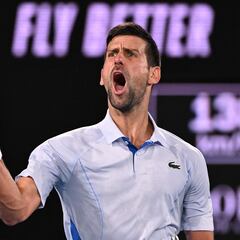 Djokovic suma su victoria 90 en Melbourne con un sufrido estreno