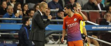 Pep explains to Nolito that he has to wear the strip.