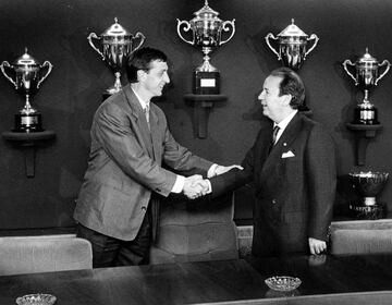 Johan Cruyff llegó al Barcelona de la mano de Núñez en 1988. Estaría ocho temporadas hasta 1996. 