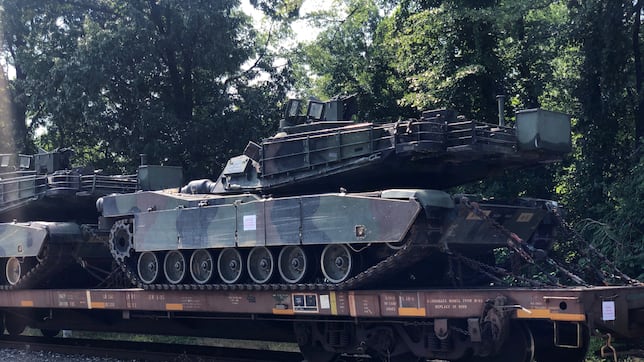 Giro de posición de EEUU en la guerra de Ucrania con el envío de 49 viejos conocidos al campo de batalla