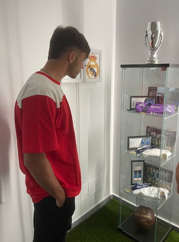 Asencio visita la Peña Madridista Los Vegueros.