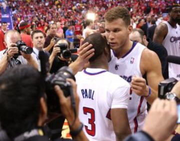 El abrazo entre dos jugones.