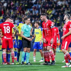 Pedro Alcalá, Luis Muñoz y Gastón, en la enfermería albinegra