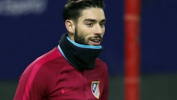 El centrocampista belga del Atl&eacute;tico de Madrid Yannick Carrasco, durante un entrenamiento en el estadio Vicente Calder&oacute;n.